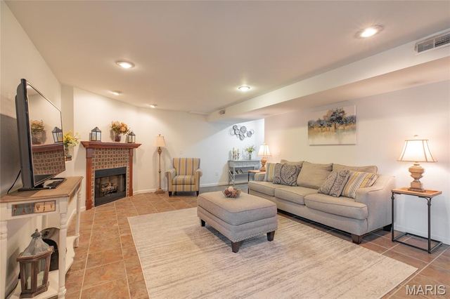 109 Spruce Court, Brighton, IL 62012