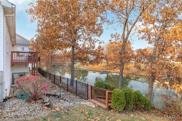 109 Spruce Court, Brighton, IL 62012