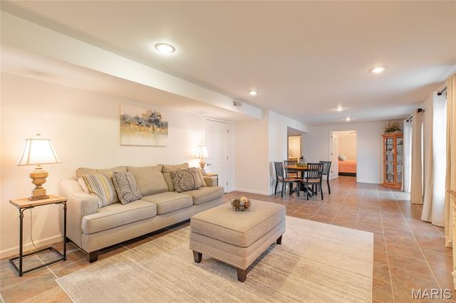 109 Spruce Court, Brighton, IL 62012