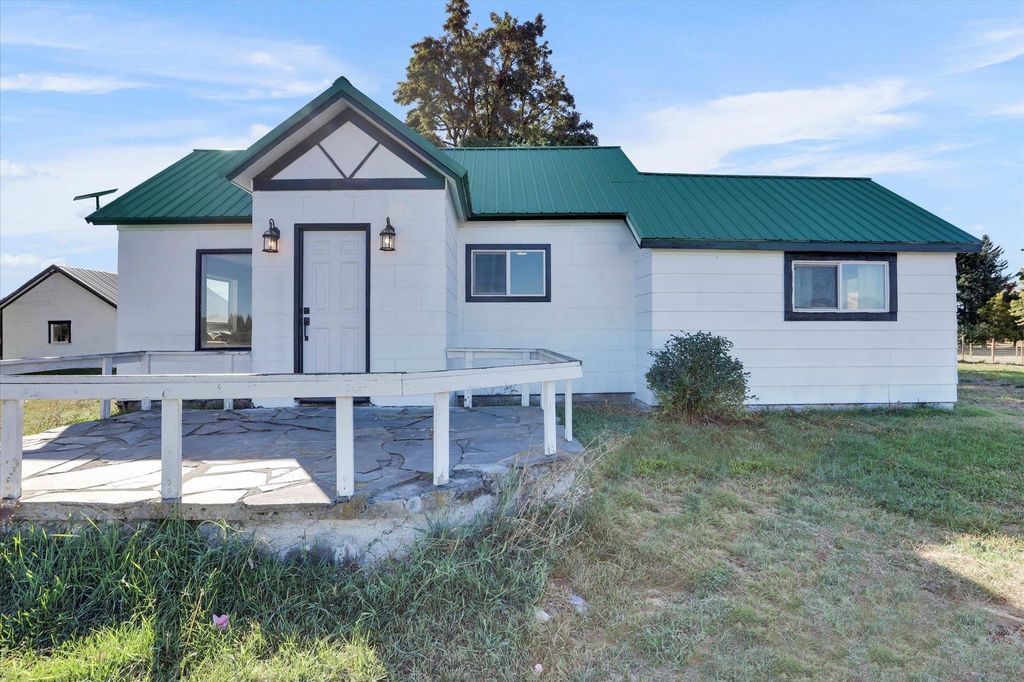 8405 W Antler Rd, Deer Park, WA 99006