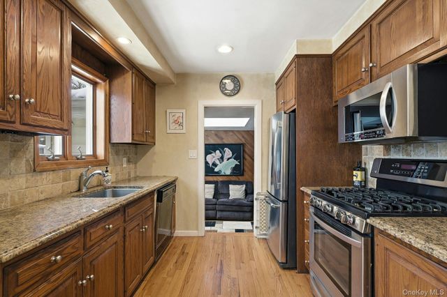 7 Bartel Place, South Huntington, NY 11746