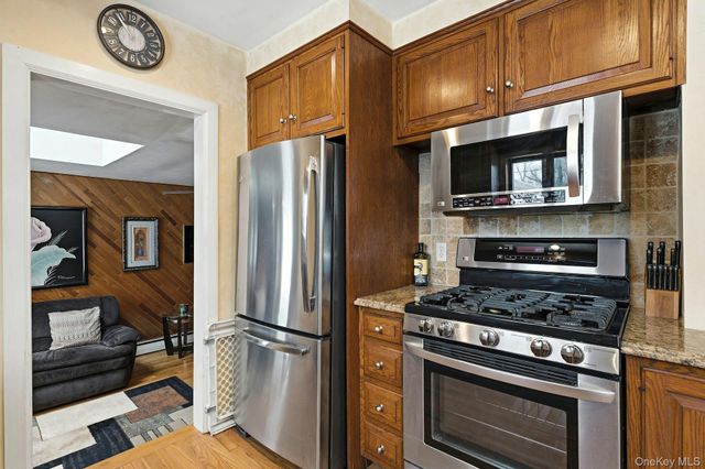 7 Bartel Place, South Huntington, NY 11746