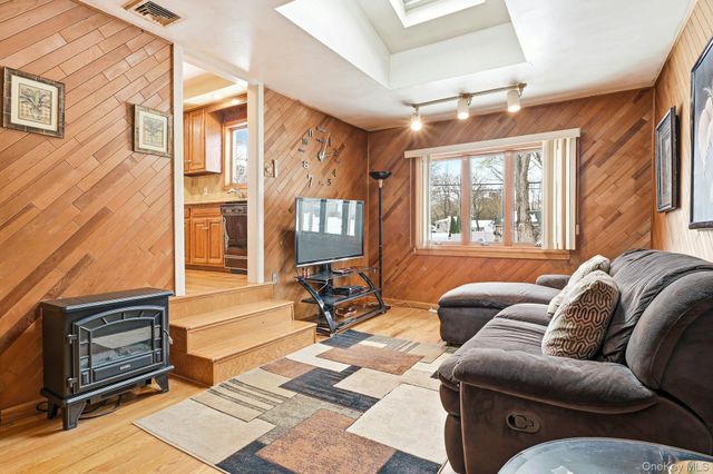 7 Bartel Place, South Huntington, NY 11746