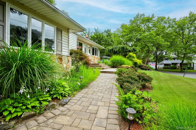 7 Bartel Place, South Huntington, NY 11746