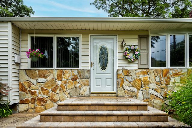 7 Bartel Place, South Huntington, NY 11746