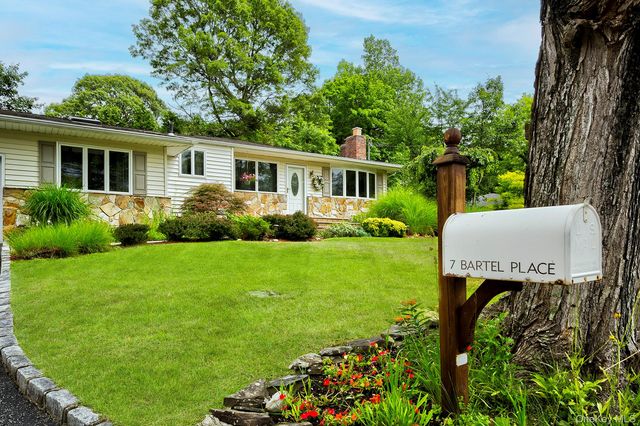 7 Bartel Place, South Huntington, NY 11746