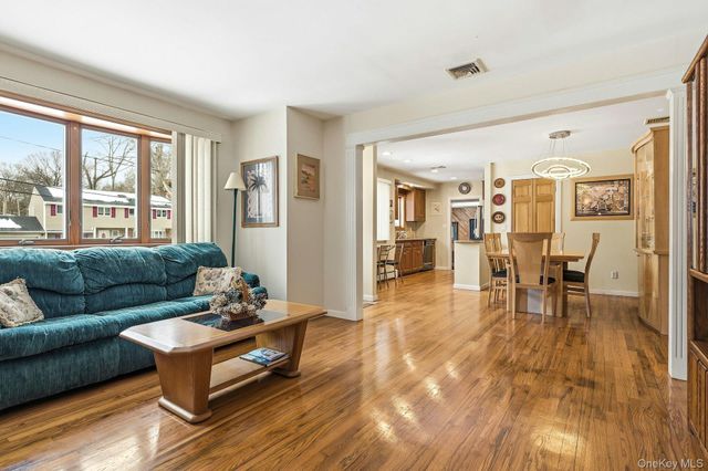 7 Bartel Place, South Huntington, NY 11746