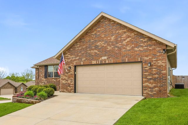 722 E Mining Camp Road, Nixa, MO 65714