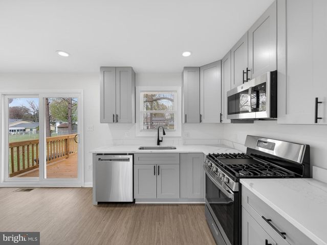 8608 GIRARD ST, Hyattsville, MD 20785