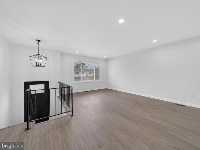 8608 GIRARD ST, Hyattsville, MD 20785