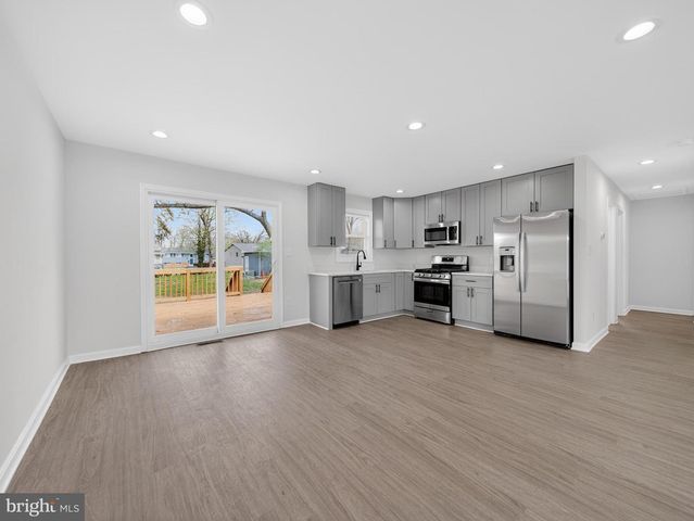 8608 GIRARD ST, Hyattsville, MD 20785