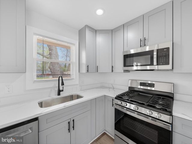 8608 GIRARD ST, Hyattsville, MD 20785