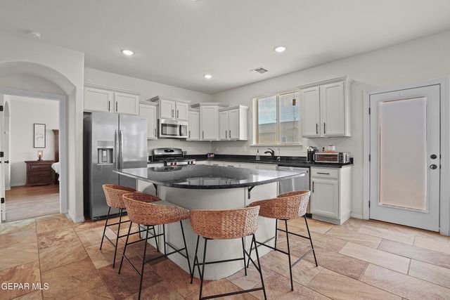 230 GONZALO Circle, El Paso, TX 79932