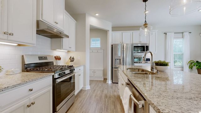 2558 Grove Park Way, Columbia, TN 38401