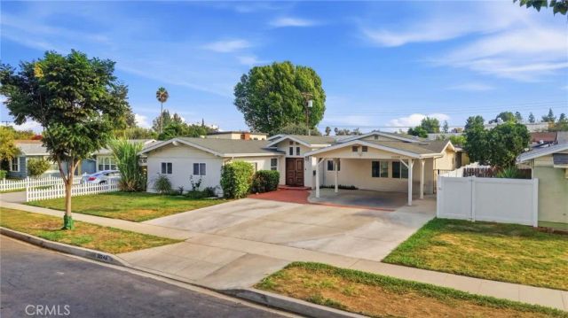 22248 Leadwell, Canoga Park, CA 91303