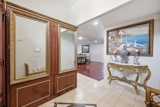 22248 Leadwell, Canoga Park, CA 91303