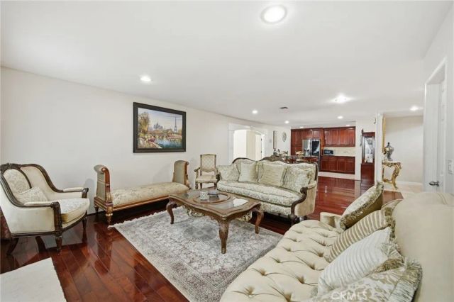 22248 Leadwell, Canoga Park, CA 91303