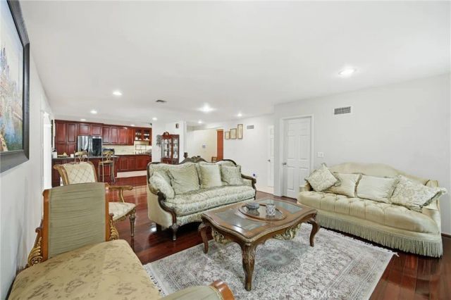 22248 Leadwell, Canoga Park, CA 91303