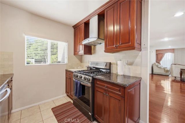 22248 Leadwell, Canoga Park, CA 91303