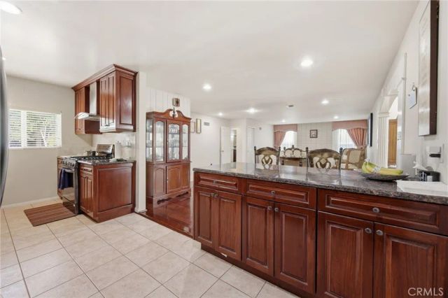 22248 Leadwell, Canoga Park, CA 91303