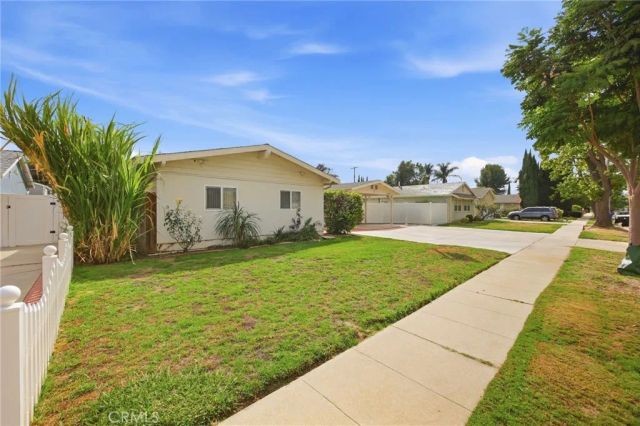 22248 Leadwell, Canoga Park, CA 91303