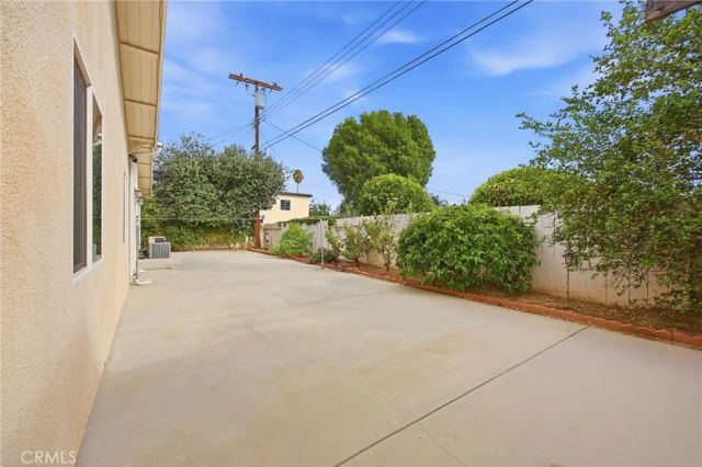 22248 Leadwell, Canoga Park, CA 91303