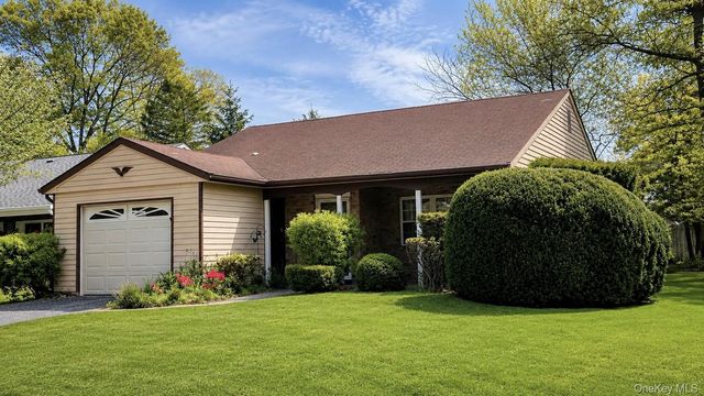 257 Edinburgh Drive, Ridge, NY 11961