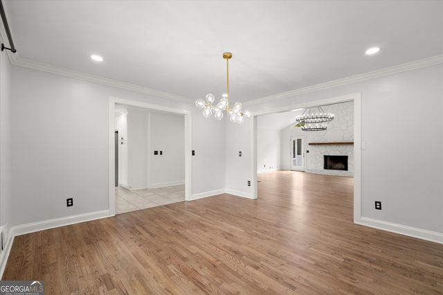 560 Saddle Creek Circle, Roswell, GA 30076