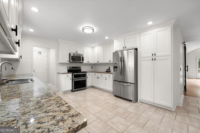 560 Saddle Creek Circle, Roswell, GA 30076