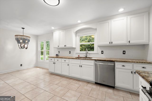 560 Saddle Creek Circle, Roswell, GA 30076