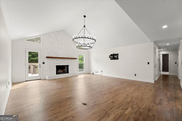 560 Saddle Creek Circle, Roswell, GA 30076