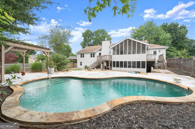 560 Saddle Creek Circle, Roswell, GA 30076