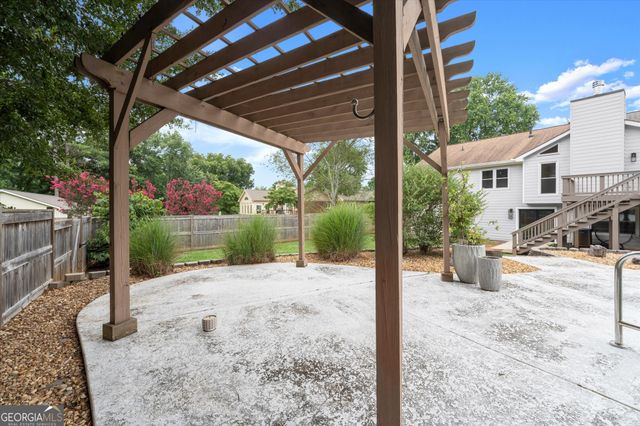 560 Saddle Creek Circle, Roswell, GA 30076