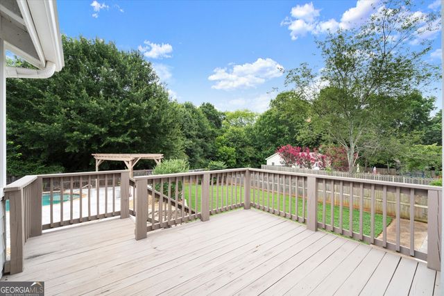 560 Saddle Creek Circle, Roswell, GA 30076