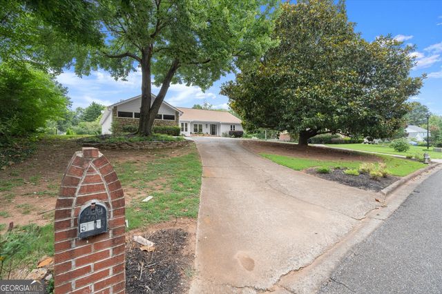 560 Saddle Creek Circle, Roswell, GA 30076