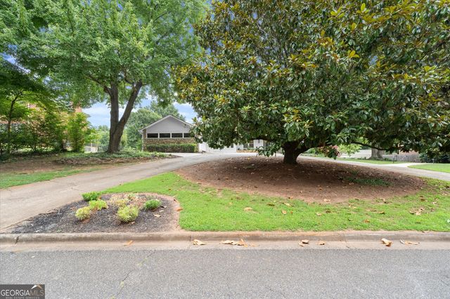 560 Saddle Creek Circle, Roswell, GA 30076
