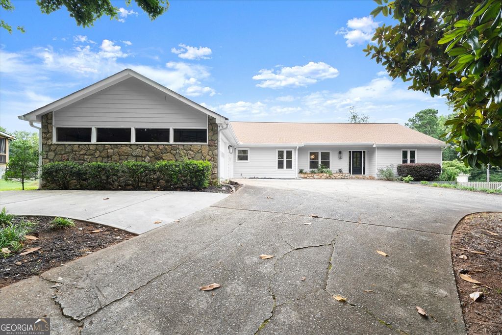 560 Saddle Creek Circle, Roswell, GA 30076