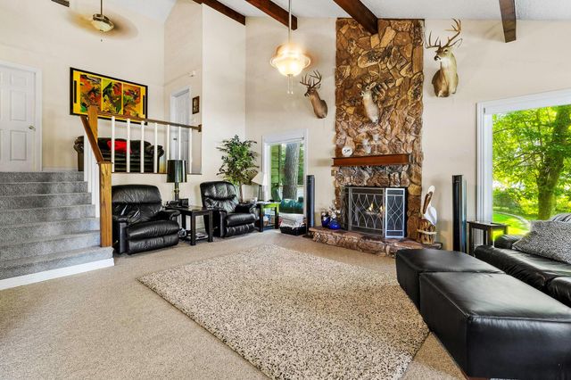 305 Lakeshore Dr, Onalaska, TX 77360