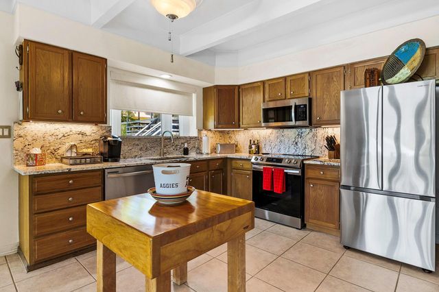 305 Lakeshore Dr, Onalaska, TX 77360