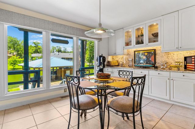 305 Lakeshore Dr, Onalaska, TX 77360