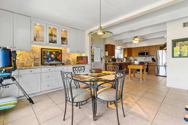 305 Lakeshore Dr, Onalaska, TX 77360