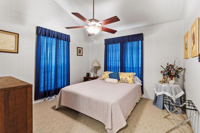 305 Lakeshore Dr, Onalaska, TX 77360