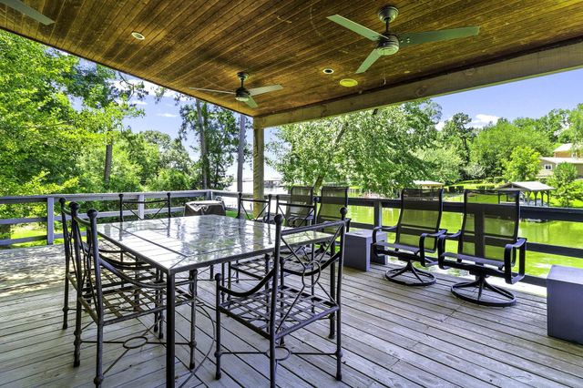 305 Lakeshore Dr, Onalaska, TX 77360