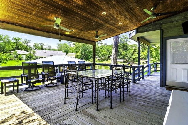 305 Lakeshore Dr, Onalaska, TX 77360