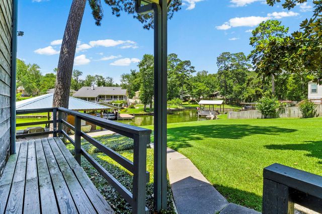 305 Lakeshore Dr, Onalaska, TX 77360