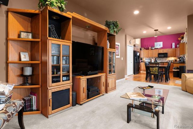 40700 Kingsley Lane, Novi, MI 48377