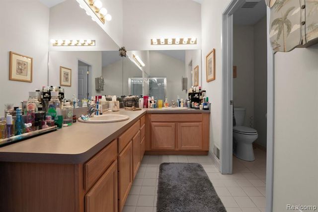 40700 Kingsley Lane, Novi, MI 48377