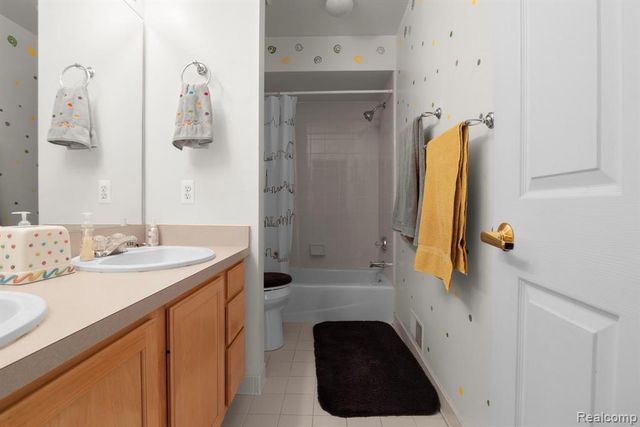 40700 Kingsley Lane, Novi, MI 48377