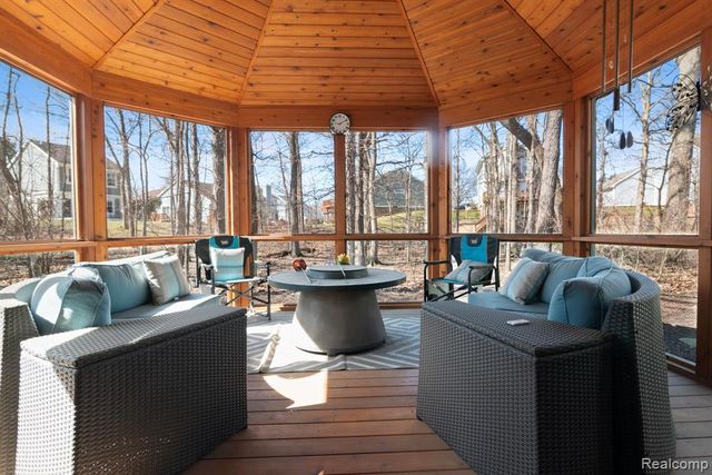 40700 Kingsley Lane, Novi, MI 48377