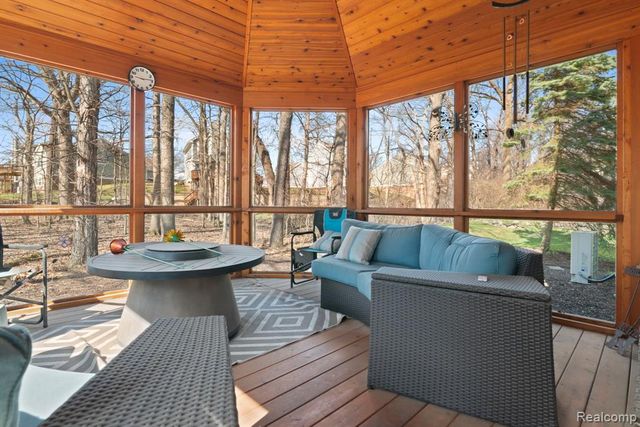 40700 Kingsley Lane, Novi, MI 48377